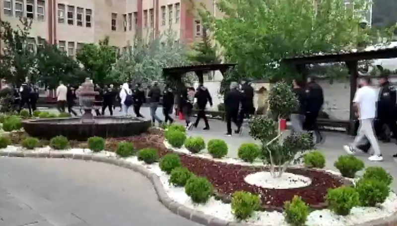Türkiye'de 200 Milyon Liralık Vurguna Operasyon: 16 Kişi Gözaltında