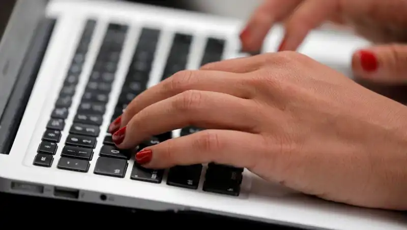 Kapalı Laptop Mikrofonları Tehdit Altında: Dinlenme Riski Artıyor!