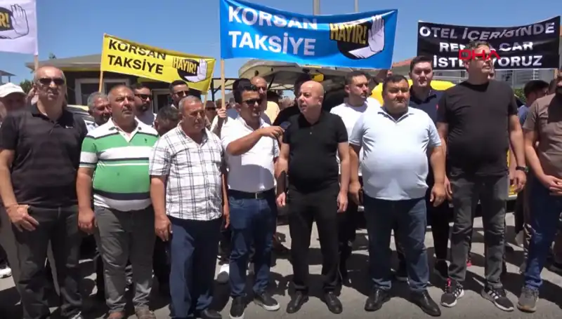 Belek'te Taksiciler Protesto İçin Kontak Kapatma Eylemi Düzenledi