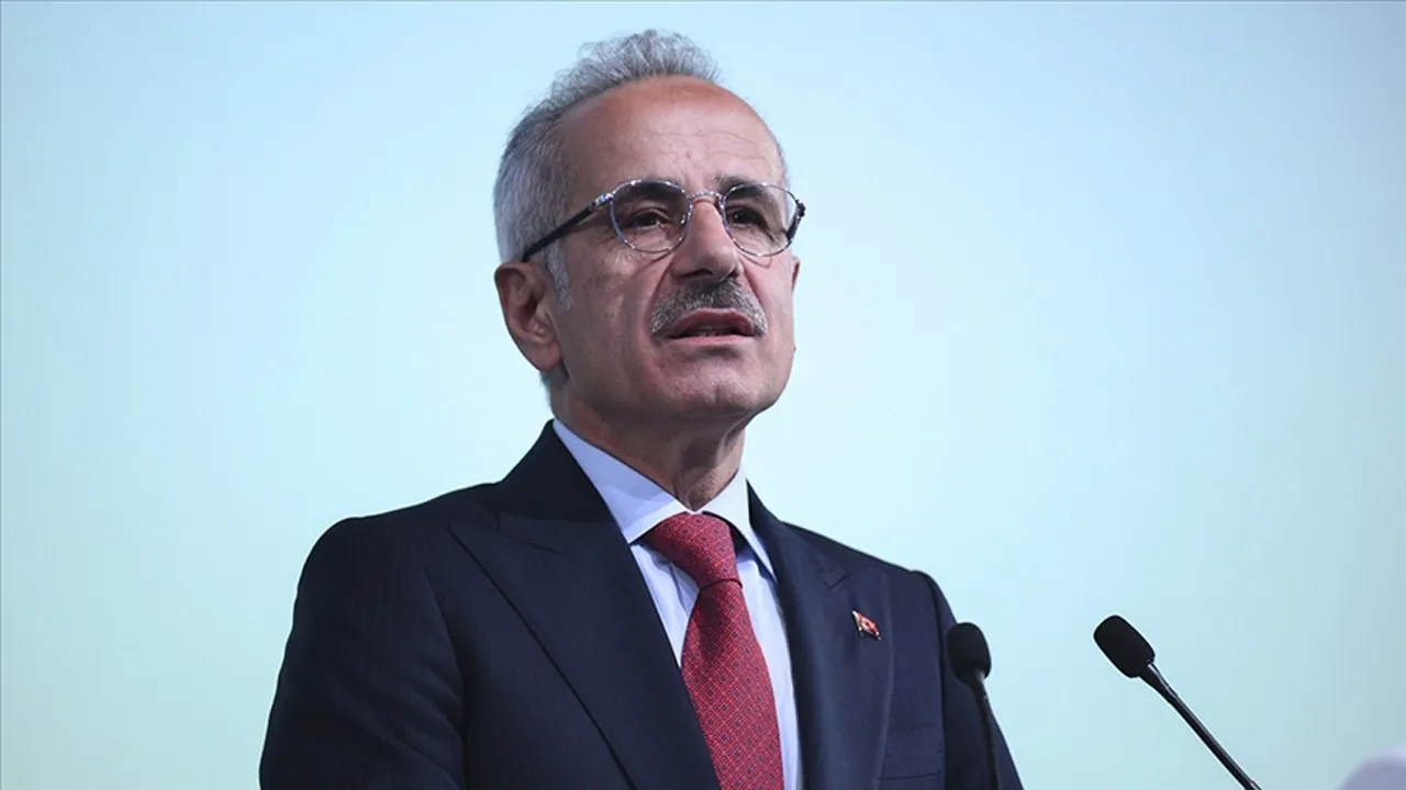 Bakan Uraloğlu’ndan Yerli Lokomotif Müjdesi: 3 Yeni Fabrika Kuruluyor