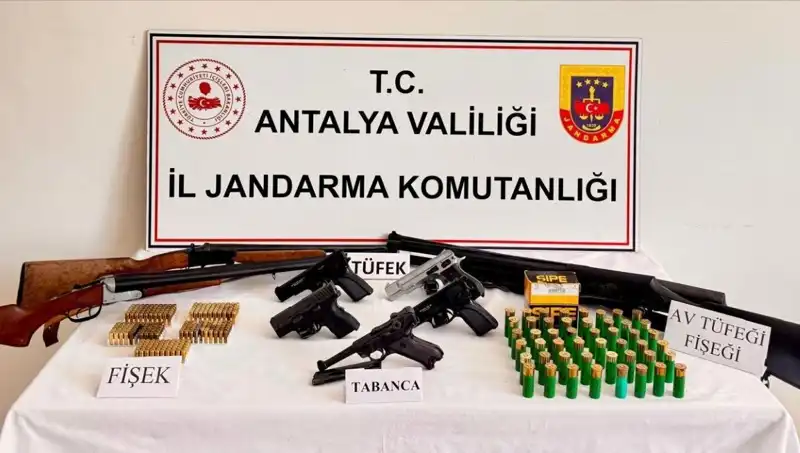 Antalya'da Yüzlerce Ruhsatsız Silah Ele Geçirildi: Operasyon Neden Yapıldı?