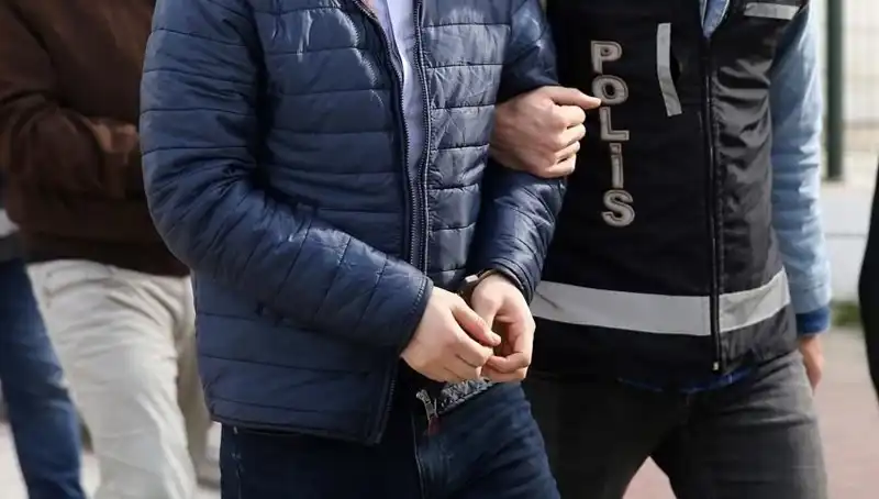 Hırsızlar Suçüstü Yakalandı: 5 Şahıs Tutuklandı