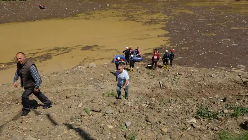 Trabzon’da Sel Felaketi: Suyunu Tahliye Eden Adamın Dramı!