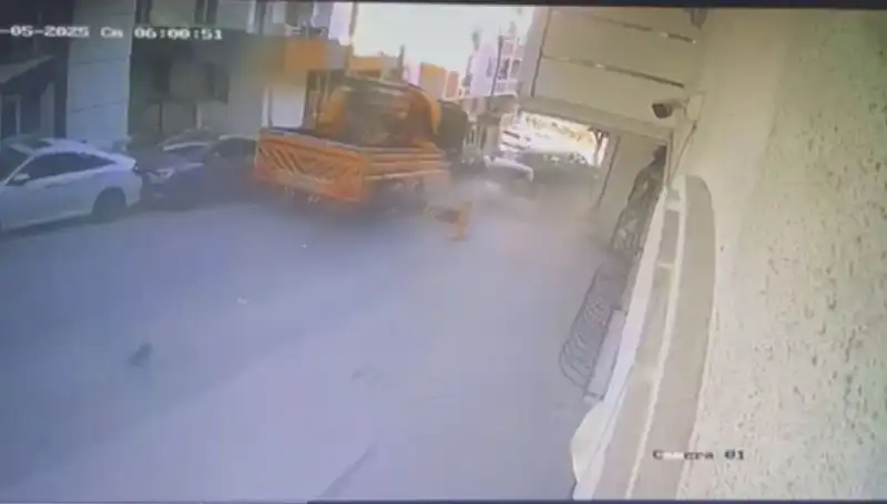 Kontrolden Çıkan Vinç Feci Kaza Yaptı: 23 Araç Zarar Gördü!