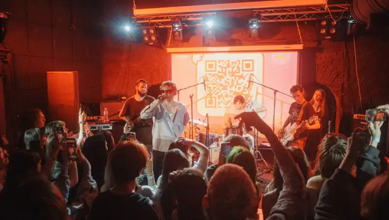 Savaş Döneminde Şehrin Ortasında Saldırı ve Konser: İki Yüzlü Bir Gerçek