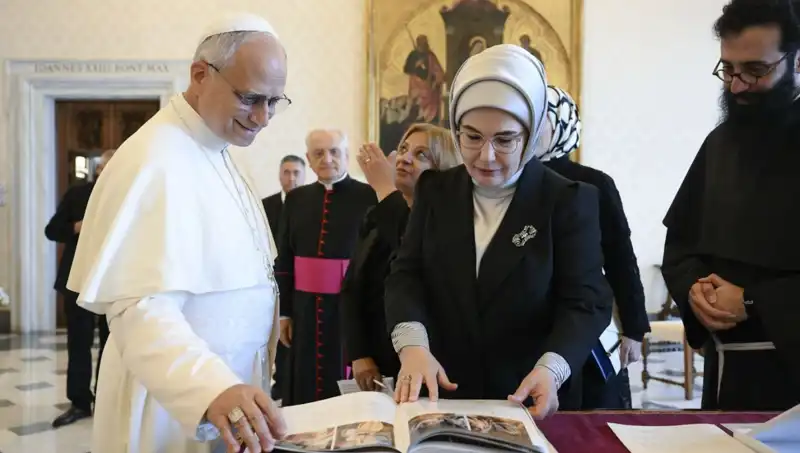 Emine Erdoğan ve Papa Leo’dan Önemli Görüşme: Gazze’nin Geleceği Masada