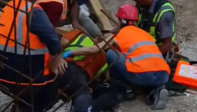 Adana'da İnşaat Kazasında İki İşçi Yaralandı: Olayın Ayrıntıları