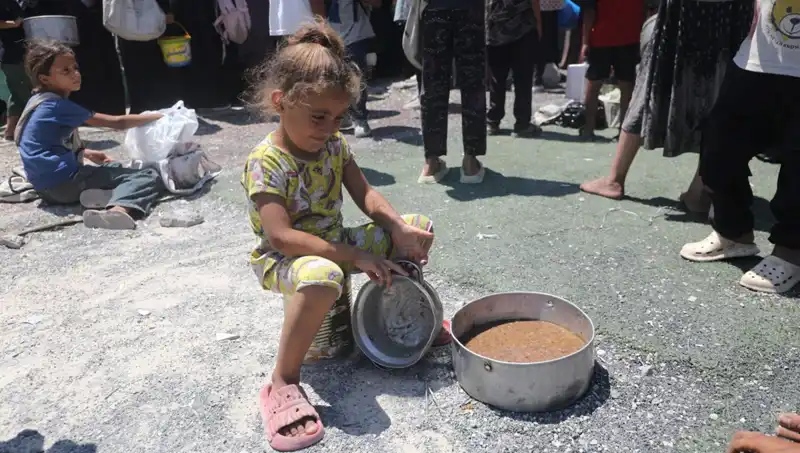 Gazze'de Ekmek İçin Feryat: "Çocuğum Açlıktan Ağlıyor"
