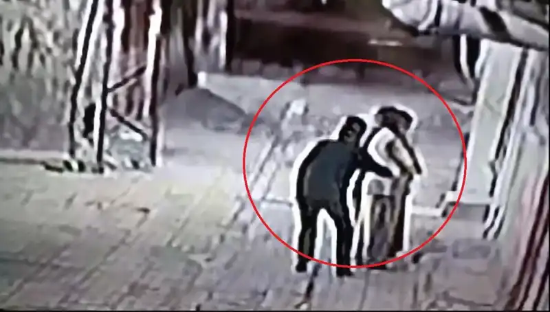 Kapkaççılara Baskın: Polis Pazarcı ve Simitçi Kılığına Girdi!