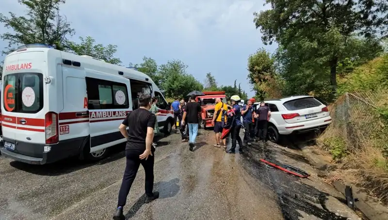 Sakarya'da Kamyonet ile Cip Çarpıştı: 5 Yaralı, 4'ü Çocuk!