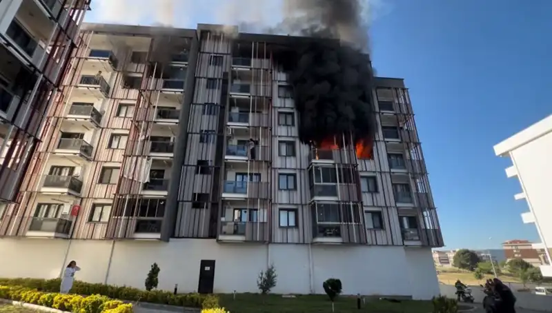 Çanakkale'de Gecenin Karanlığında Yangın Panik Yarattı
