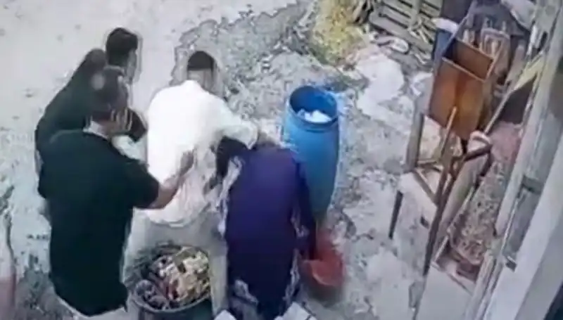 Başakşehir'de Bidon Tartışması Kanlı Bitti: Baba ve Oğul Bir Kadını Darbetti