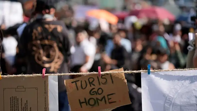 Meksika’da Turist Akını Protesto Edildi: Yerel Halkın Sesine Kulak Verin!