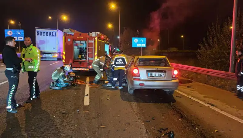 Kamyona Arkadan Çarpan Sürücü Ekipler Tarafından Kurtarıldı!