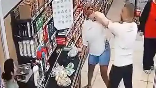 Markette Kasa Sırasında Şoke Eden Olay: Çocuğunun Önünde Kadına Saldırdı!
