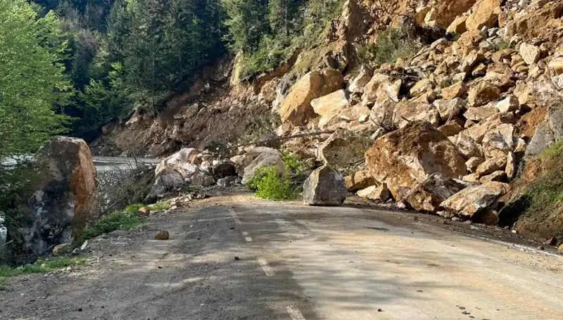 Giresun'da Heyelan: Ulaşımda Fırtına Gibi Bir Engel!