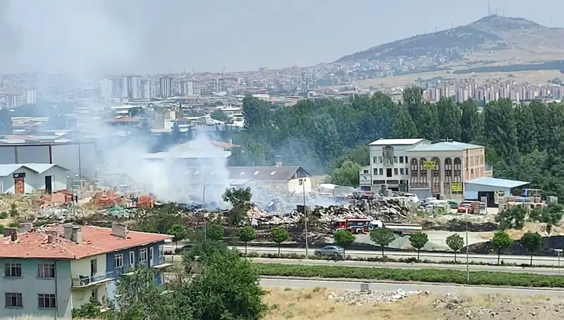 Otluk Alanındaki Yangın, Büyük Depoyu Kül Etti: Detaylar ve Son Durum