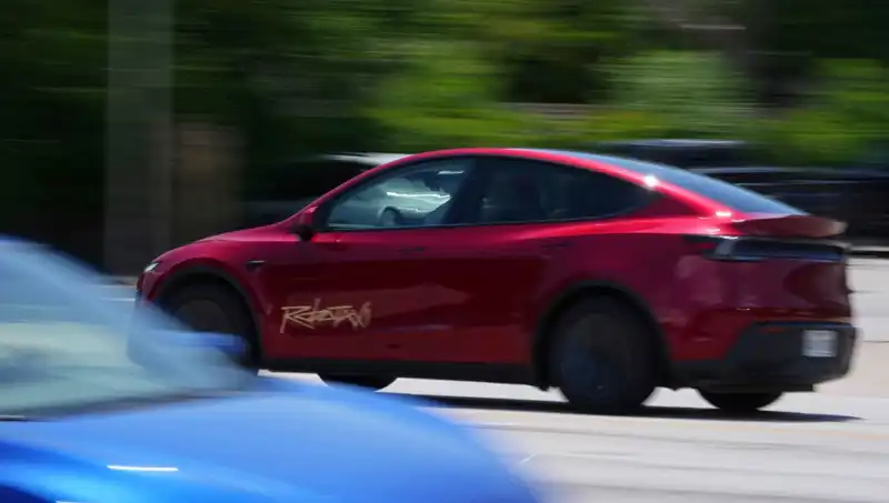 Tesla'nın Robotaxi Projesi Çökerken Musk'a Bir Darbe Daha