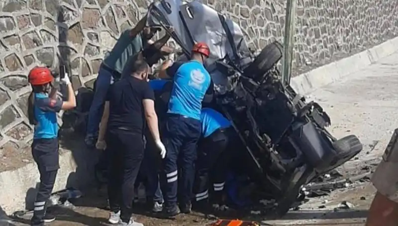 Tunceli'de Feci Kaza: İki Araç Kafa Kafaya Çarpıştı, Yaralılar Var!