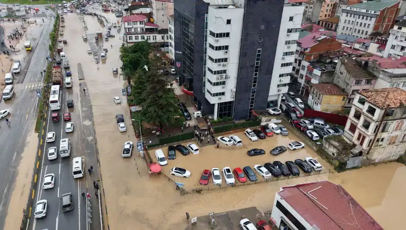 Trabzon'daki Sel Felaketi: Kayıp Kişi İçin Aramalar Devam Ediyor