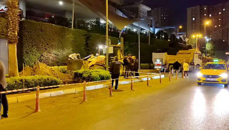 AVM Girişinde Doğalgaz Alarmı: Panik Anları ve Yaşananlar