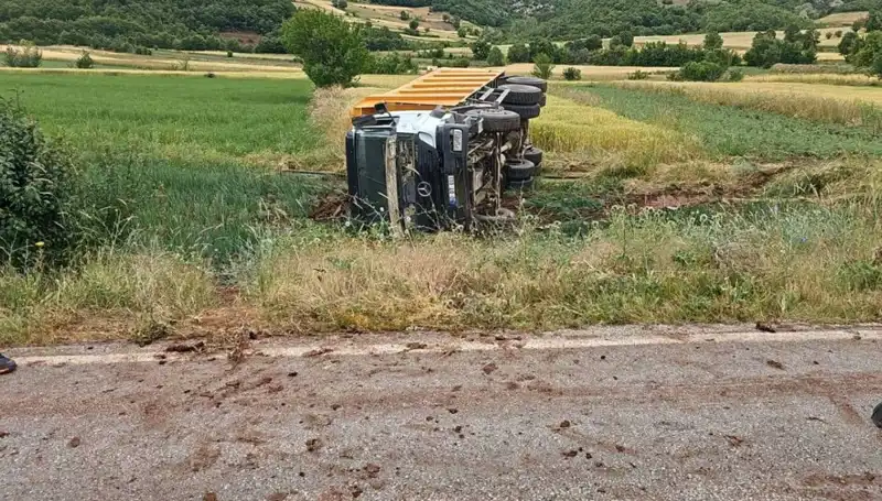 Tokat'ta Kamyon Devrildi: Şoförün Korkunç Ölümü ve Kaza Anı