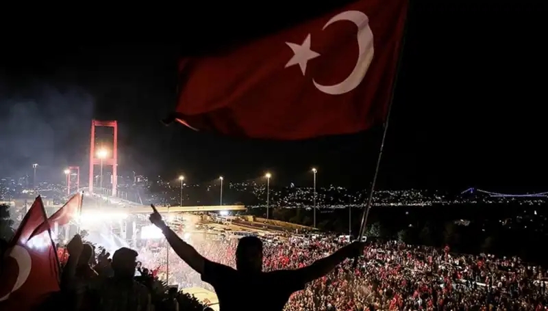 15 Temmuz'un Anısı: "En Uzun Gece" Tiyatro Oyunu Külliye'de Sahnelenecek
