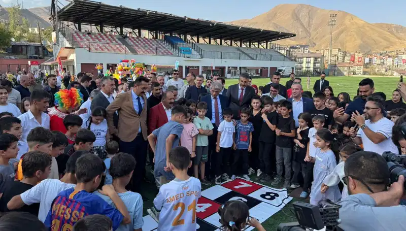 Anadolu Şenliği Hakkari'de Coşkuyla Hayata Geçti