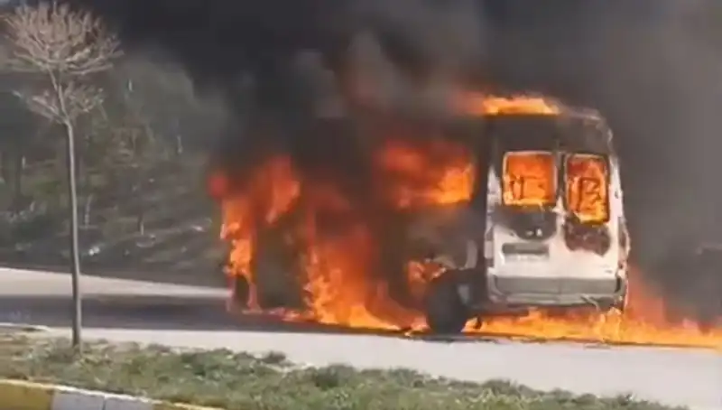 Havalimanı Personel Servisi Alev Alev Yandı: Olayın Ayrıntıları