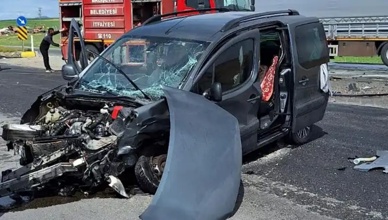Ankara'da Korkutan Kaza: Üç Yaralı, Detaylar Ortaya Çıktı!