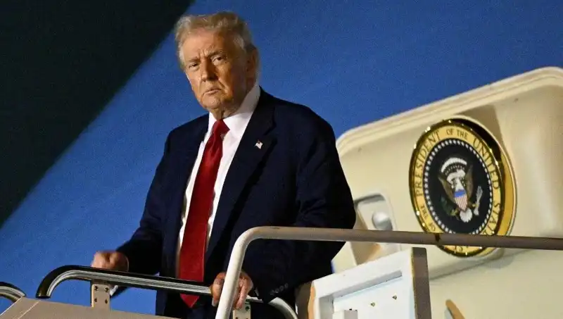 Katar'ın 400 Milyon Dolar Değerindeki Lüks Uçağı Trump ile Görüntülendi