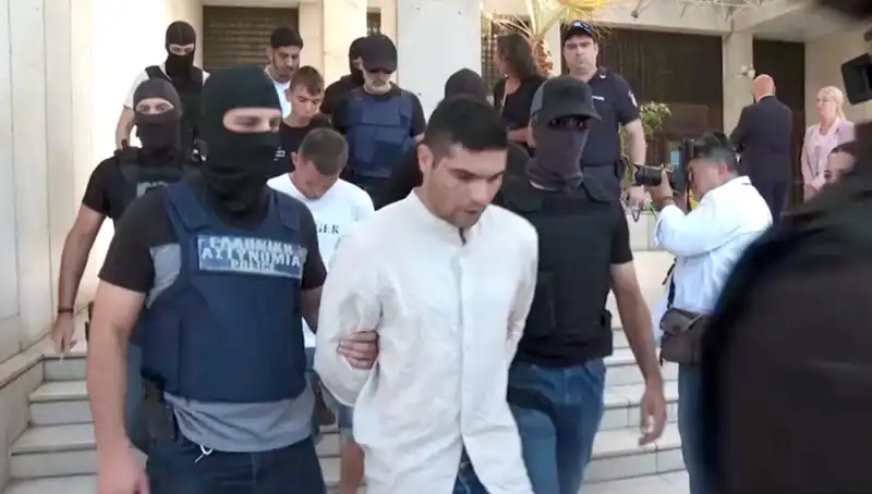 Atina’da Şok Cinayet: Profesörün Ölümü ve Eski Eşinin Gözaltına Alınması