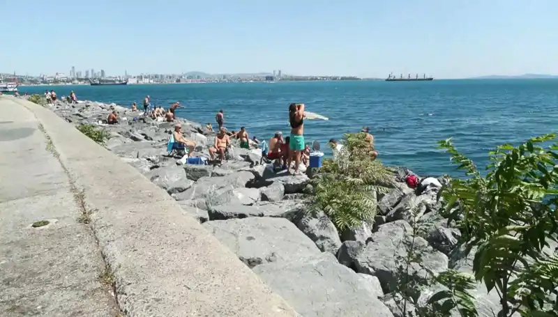 Hava Isındı, İstanbullular Yeniden Sahile Akın Etti!