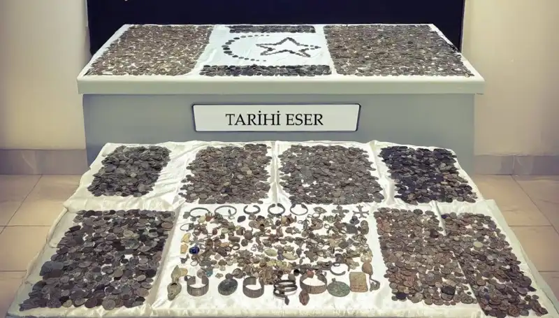 Sınırda Tarihi Eser Kaçakçılığına Darbe: 12 Bin 770 Eşya Ele Geçirildi!