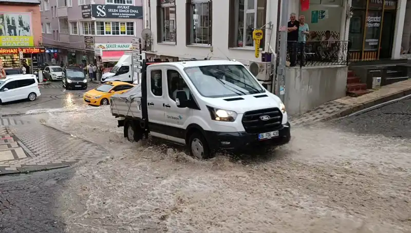 Aniden Yağmur Burada, 10 Dakikada Su Baskınlarına Dönüştü!