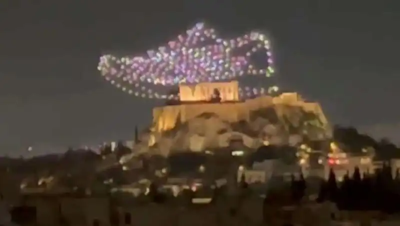 Akropolis’te Drone İle Reklam Uygulamasına İtiraz: Tarihe Saygısızlık Mı?