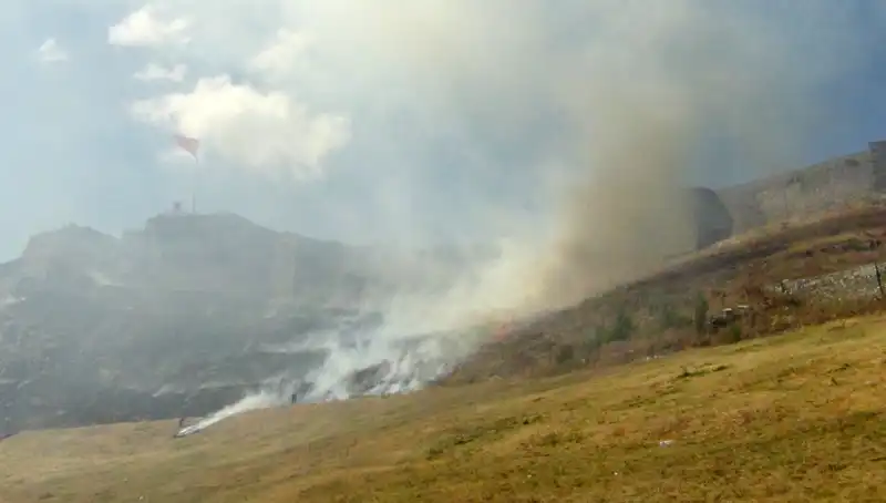 Kars Kalesi’nde Korkutan Anız Yangını: Yangın Neden Çıktı ve Sonuçları Neler?