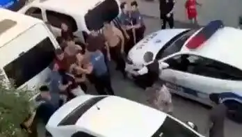 Sosyal Medyada Dumanlanan Kavga Sokaklarda Patlak Verdi: Yaralılar Var