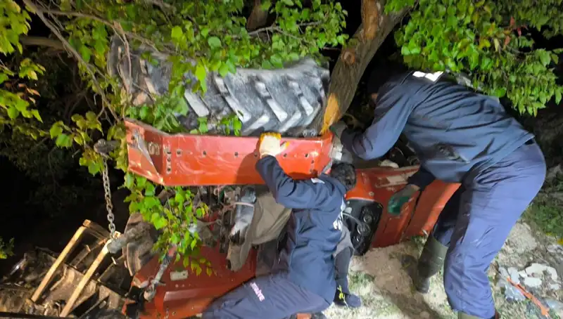 Kontrolden Çıkan Traktör Devrildi: Acı Kaza Sürücüyü Hayatından Etti