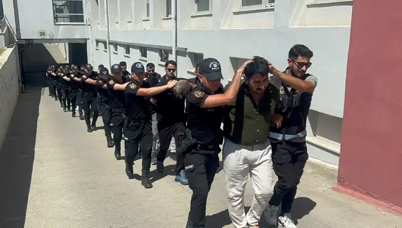 Adana'da Tarihi Uyuşturucu Operasyonu: 825 Kilo Eroin Yakalandı!