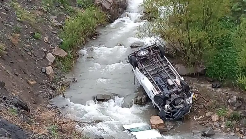 Hakkari’de Minibüs Devrildi: 2 Ölü, 3 Yaralı, Yas Var!