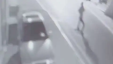 Sokak Ortasında Patlayan El Yapımı Patlayıcı İle Korku Dolu Anlar