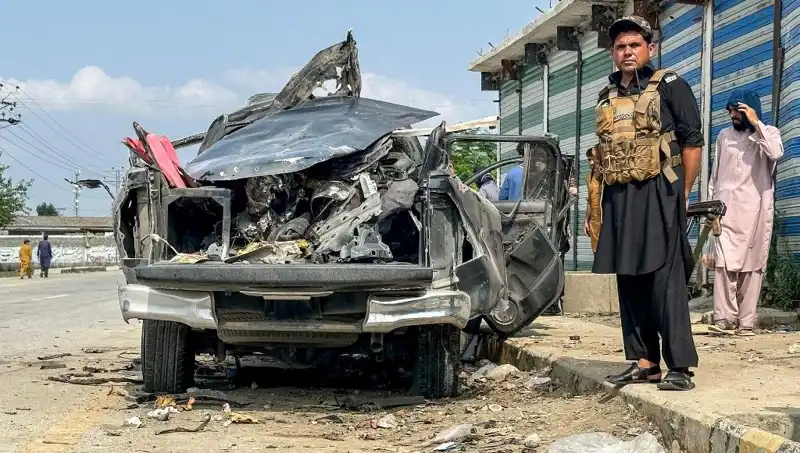 Pakistan'da Kanlı Patlama: Dört Hükümet Yetkilisi ile Bir Polis Memuru Hayatını Kaybetti