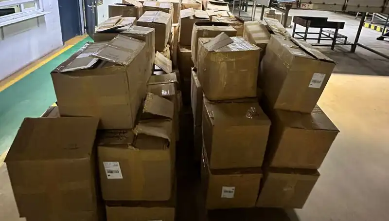 Kargo Şirketinin Deposunda Kaçak Tütün Operasyonu: Yüz Binlerce Dolar Değerinde Ele Geçirildi