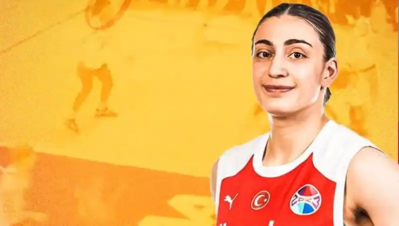 Galatasaray, Üç Yıldızıyla Sözleşme Uzattı: Futbolseverlerin Merakını Artıran Gelişme
