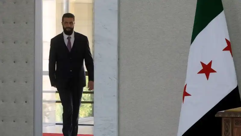 Paris'te Şara-Macron Zirvesi: Fransa'nın Suriye Destek Planları Açıklandı