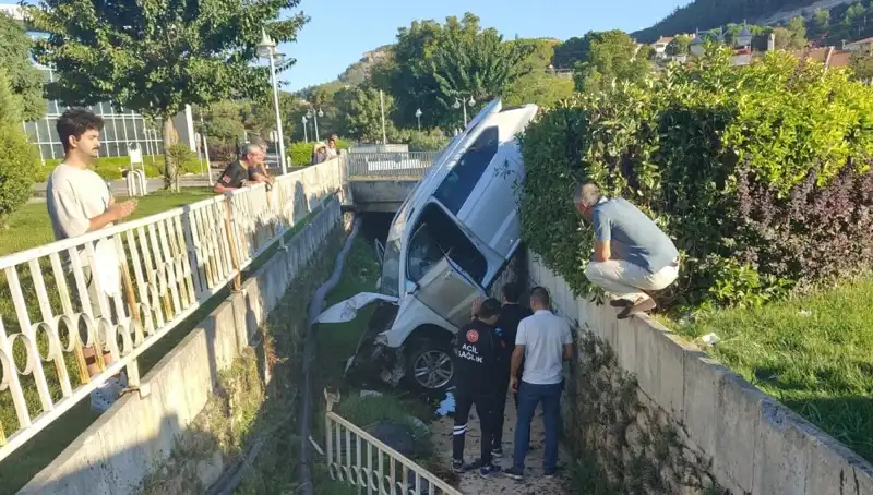 Muğla'da Kaza: Direksiyonu Kıran Sürücünün Talihsiz Anı