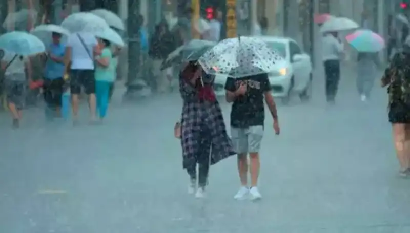 Meteorolojiden Kritik Uyarı: Yangın Bölgesinde Rüzgar, İstanbul'da Sağanak Yağış