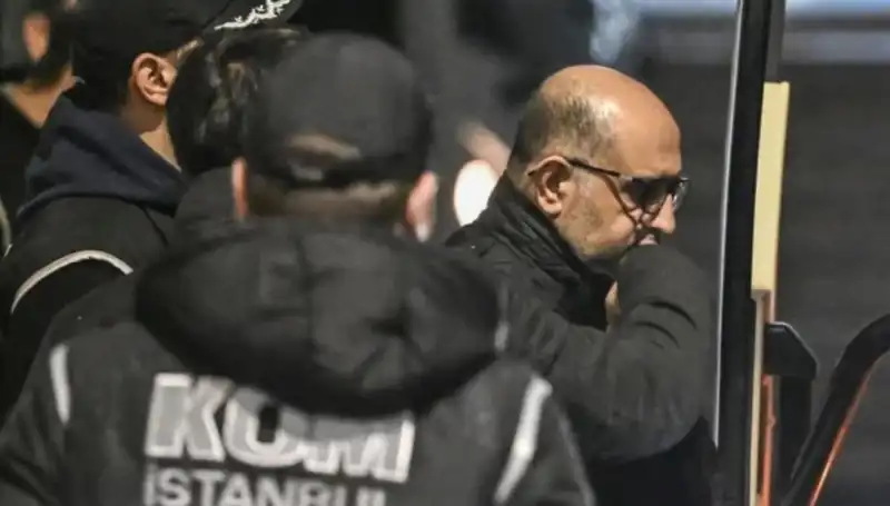 Aziz İhsan Aktaş’ın Ev Hapsi Kaldırıldı: Gözler Şimdi Onun Üzerinde